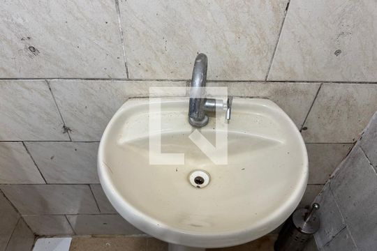 Banheiro Social de casa para alugar com 1 quarto, 55m² em Recreio dos Bandeirantes, Rio de Janeiro