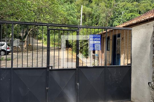 Plaquinha Quinto Andar de casa para alugar com 1 quarto, 30m² em Recreio dos Bandeirantes, Rio de Janeiro