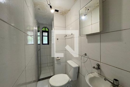 Banheiro de casa para alugar com 1 quarto, 30m² em Recreio dos Bandeirantes, Rio de Janeiro