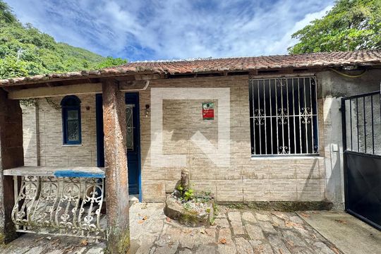 Fachada de casa para alugar com 1 quarto, 30m² em Recreio dos Bandeirantes, Rio de Janeiro