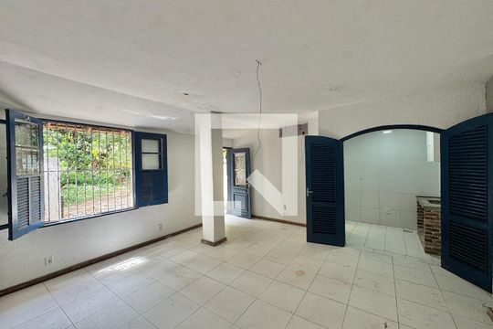 Casa para alugar com 1 quarto, 30m² em Recreio dos Bandeirantes, Rio de Janeiro