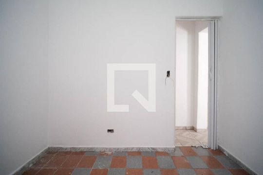 Quarto 2 de casa para alugar com 2 quartos, 100m² em Jardim Três Marias, São Paulo