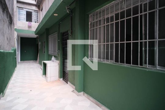 Área Externa de casa para alugar com 2 quartos, 100m² em Jardim Três Marias, São Paulo