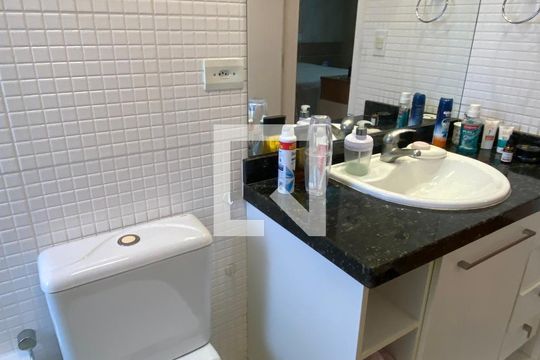 Banheiro da Suíte 1 de apartamento à venda com 3 quartos, 134m² em Vila Assunção, Santo André