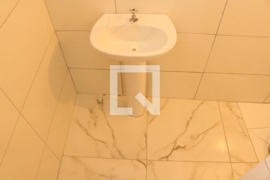 Banheiro de casa à venda com 2 quartos, 55m² em Siciliano, São Paulo