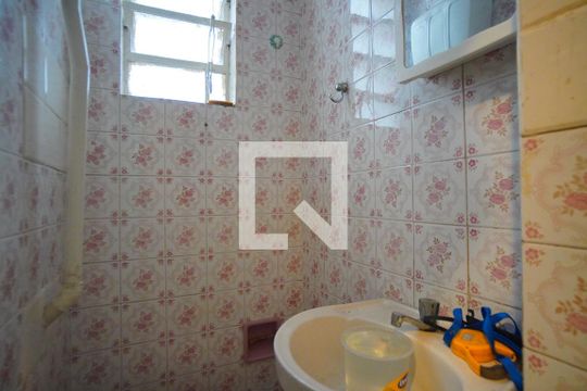 Banheiro de Serviço de apartamento para alugar com 3 quartos, 128m² em Santa Cecília, Porto Alegre