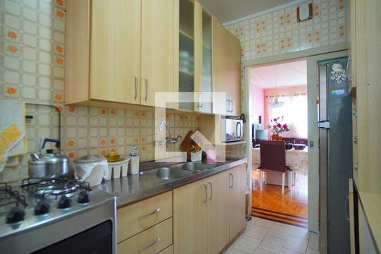 Cozinha de apartamento para alugar com 3 quartos, 128m² em Santa Cecília, Porto Alegre