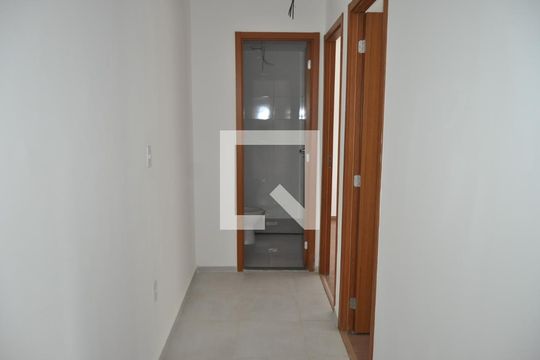 Corredor para os Quartos de apartamento para alugar com 2 quartos, 58m² em Del Castilho, Rio de Janeiro