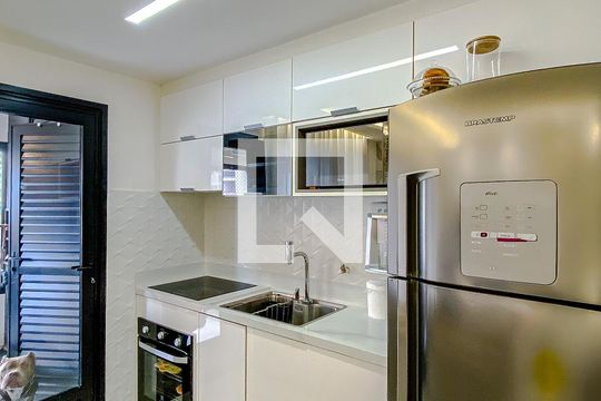 Cozinha de apartamento para alugar com 2 quartos, 57m² em Brás, São Paulo