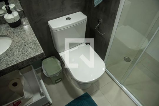 Banheiro de kitnet/studio para alugar com 1 quarto, 18m² em Vila Clementino, São Paulo