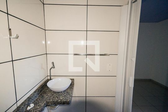 Banheiro de kitnet/studio para alugar com 1 quarto, 12m² em São Cristóvão, Rio de Janeiro