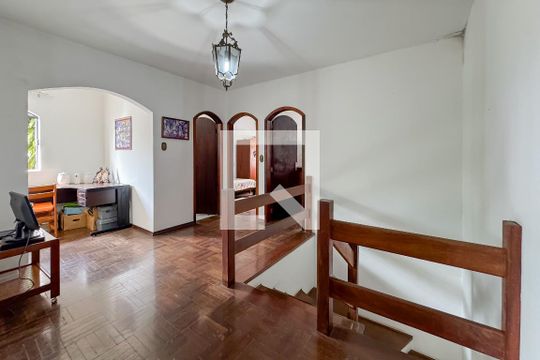 Escada de casa à venda com 3 quartos, 192m² em Ipiranga, São Paulo