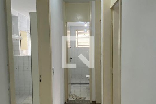 Corredor para os Quartos de apartamento à venda com 2 quartos, 54m² em Vila Lutécia, Santo André
