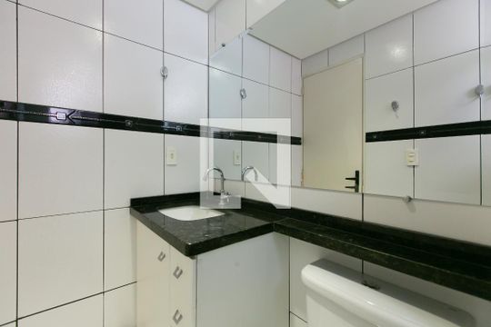Banheiro de apartamento à venda com 2 quartos, 45m² em Vila Carmosina, São Paulo