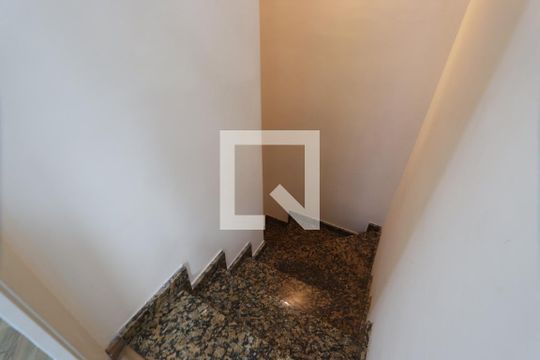 Escada de casa de condomínio à venda com 2 quartos, 86m² em Jardim Guairaca, São Paulo