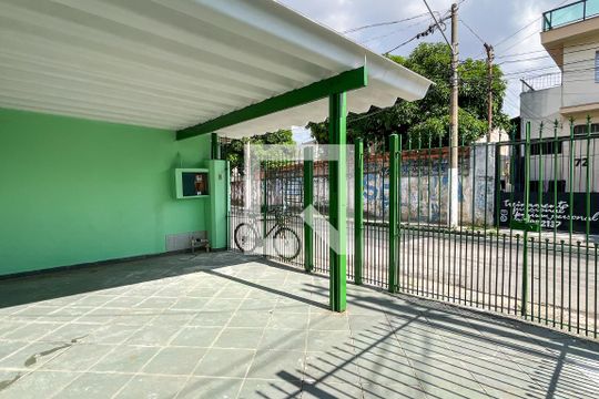 Garagem de casa à venda com 2 quartos, 100m² em Vila Arcadia, São Paulo