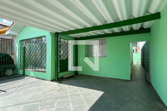 Garagem de casa à venda com 2 quartos, 100m² em Vila Arcadia, São Paulo
