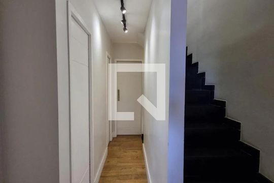 Corredor de casa de condomínio para alugar com 3 quartos, 140m² em Sacomã, São Paulo