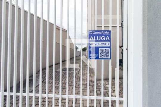Placa de apartamento para alugar com 2 quartos, 45m² em Cruzeiro, São José dos Pinhais