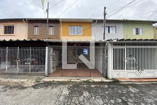 Fachada e placa de casa para alugar com 2 quartos, 102m² em Vila Constança, São Paulo