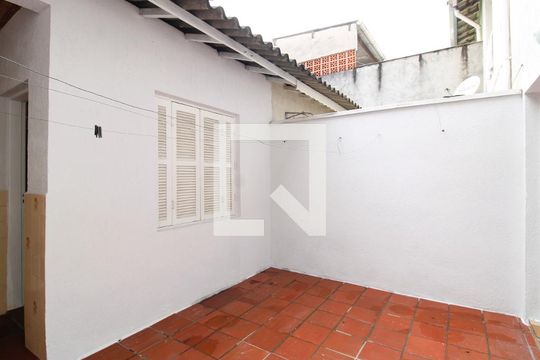 Quintal de casa para alugar com 2 quartos, 102m² em Vila Constança, São Paulo