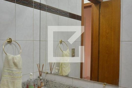 Banheiro Social de casa para alugar com 6 quartos, 286m² em Vila Camilópolis, Santo André
