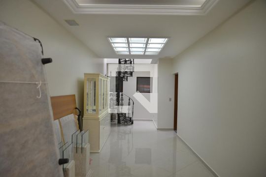 Sala de casa para alugar com 6 quartos, 286m² em Vila Camilópolis, Santo André
