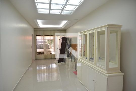 Sala de casa para alugar com 6 quartos, 286m² em Vila Camilópolis, Santo André
