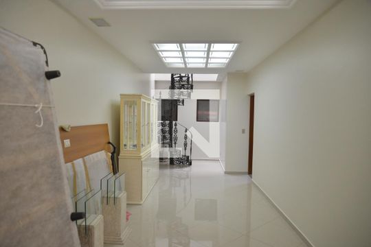 Casa para alugar com 6 quartos, 286m² em Vila Camilópolis, Santo André