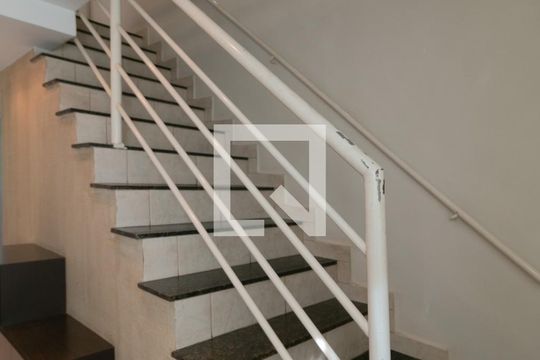 Escada de apartamento à venda com 3 quartos, 120m² em Jaqueline, Belo Horizonte
