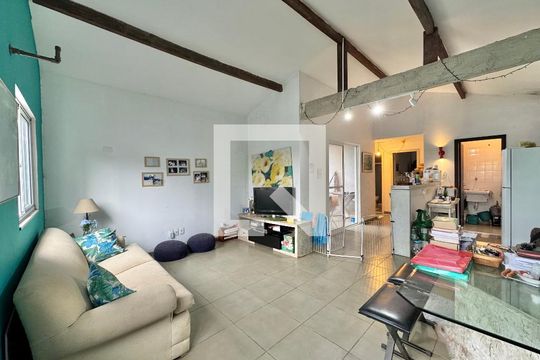 Sala de casa de condomínio à venda com 2 quartos, 240m² em Vargem Pequena, Rio de Janeiro