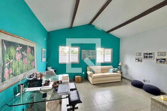 Sala de casa de condomínio à venda com 2 quartos, 240m² em Vargem Pequena, Rio de Janeiro
