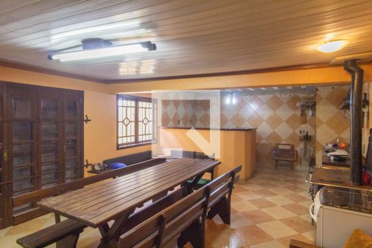Área de Serviço e Edícula de casa à venda com 3 quartos, 300m² em Igara, Canoas