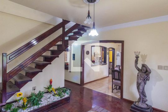 Sala de casa à venda com 3 quartos, 300m² em Igara, Canoas