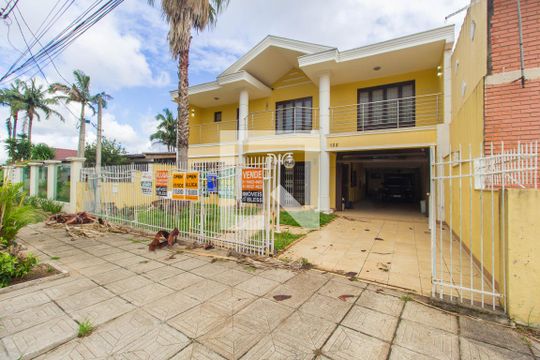 Fachada de casa à venda com 3 quartos, 300m² em Igara, Canoas