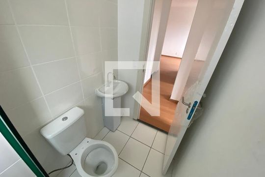 Banheiro de apartamento para alugar com 2 quartos, 44m² em Piedade, Rio de Janeiro