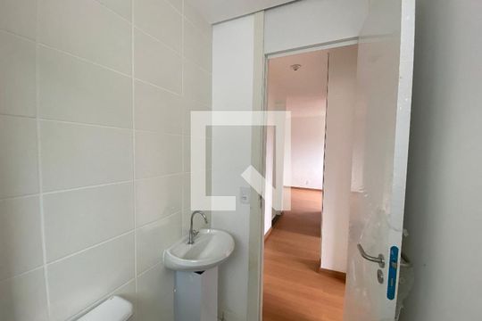 Banheiro de apartamento para alugar com 2 quartos, 44m² em Piedade, Rio de Janeiro