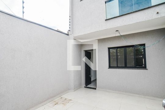 Garagem de casa à venda com 2 quartos, 66m² em Vila Humaita, Santo André