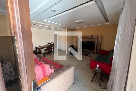 Sala de casa à venda com 4 quartos, 370m² em Taquara, Rio de Janeiro