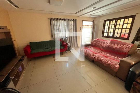 Sala de casa à venda com 4 quartos, 370m² em Taquara, Rio de Janeiro