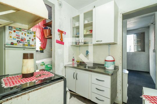 Cozinha de apartamento à venda com 2 quartos, 47m² em Rubem Berta, Porto Alegre