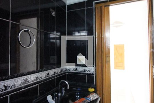 Banheiro Social de apartamento para alugar com 2 quartos, 56m² em Santa Terezinha, São Bernardo do Campo