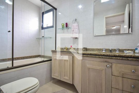 Banheiro da Suíte 3 de apartamento à venda com 3 quartos, 114m² em Vila Suzana, São Paulo