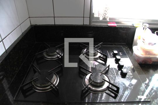 Cozinha  de apartamento à venda com 2 quartos, 52m² em Jardim Valeria, Guarulhos