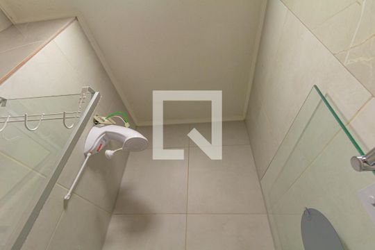 Banheiro de apartamento à venda com 2 quartos, 48m² em Centro, Canoas