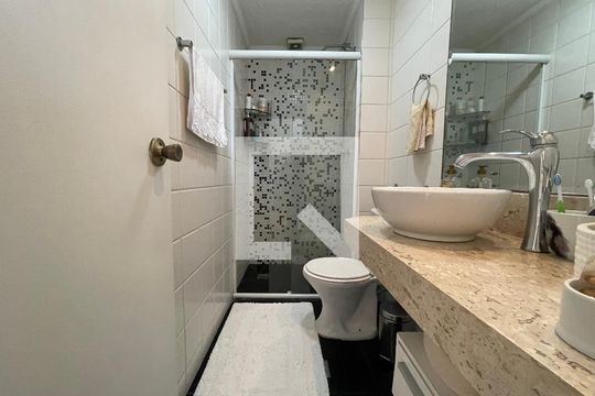 Banheiro Social de apartamento à venda com 3 quartos, 70m² em Jardim Ester, São Paulo