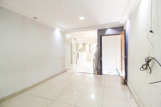 Sala 2 de casa à venda com 3 quartos, 90m² em Conjunto Residencial José Bonifácio, São Paulo