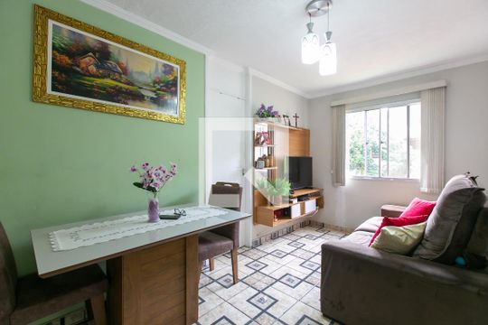 Sala de apartamento para alugar com 3 quartos, 48m² em Vila Curuçá Velha, São Paulo