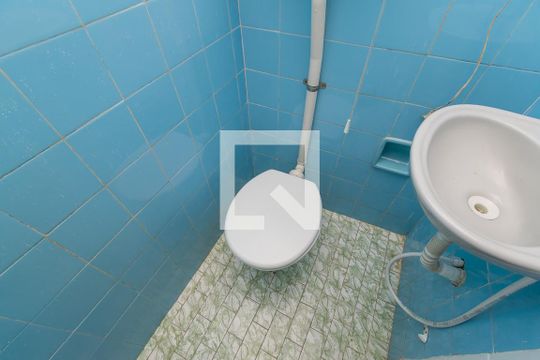 Banheiro de kitnet/studio para alugar com 1 quarto, 22m² em Irajá, Rio de Janeiro