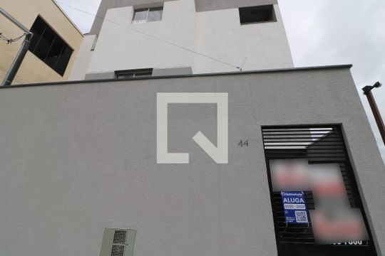 Fachada+Placa de apartamento para alugar com 2 quartos, 40m² em Chácara Belenzinho, São Paulo